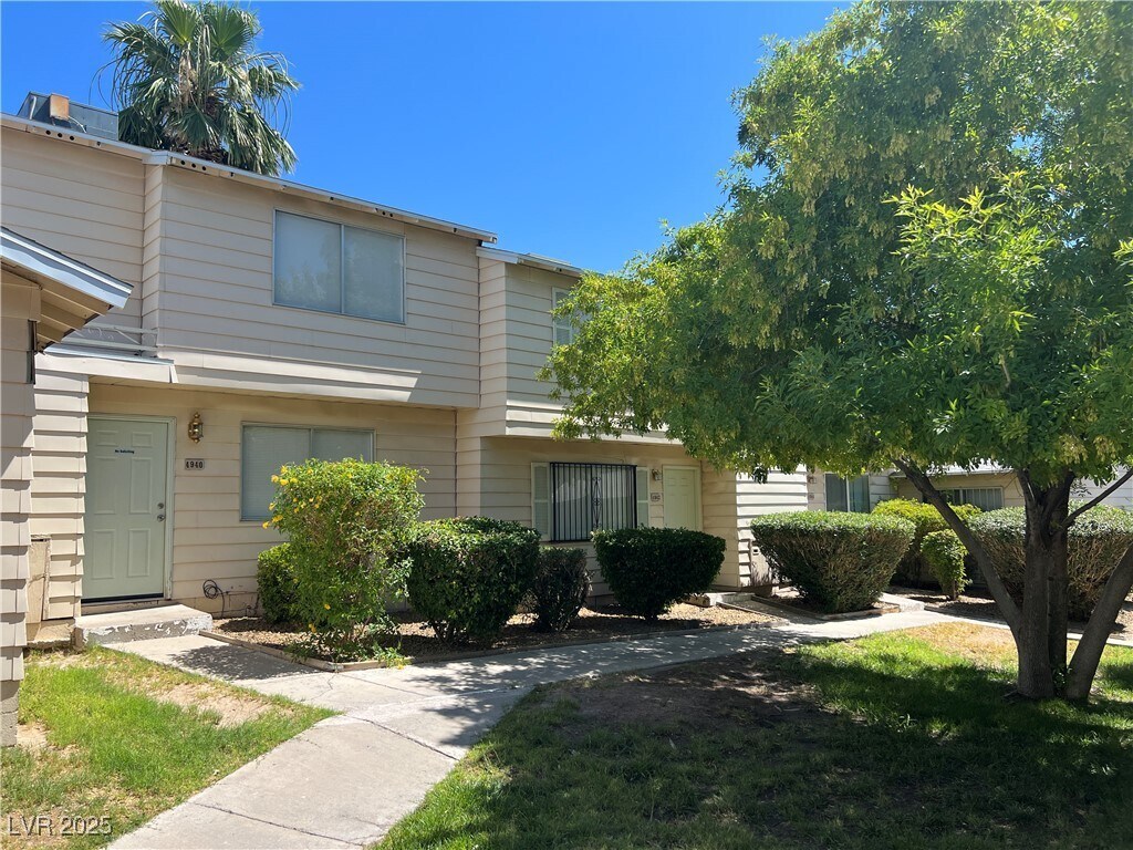 Photo - 4940 Larkspur St