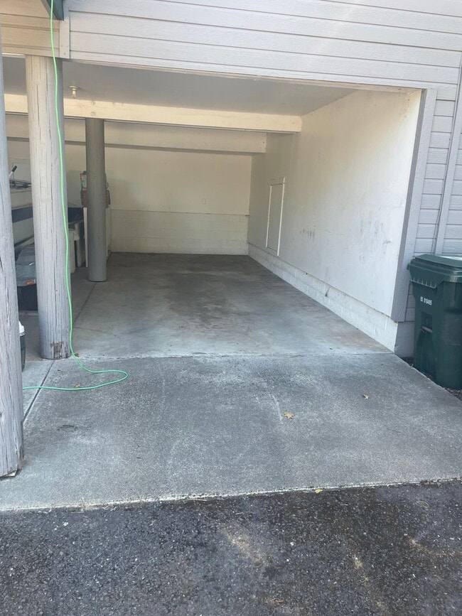Photo - 300 Indian Trail Ct Unidad D