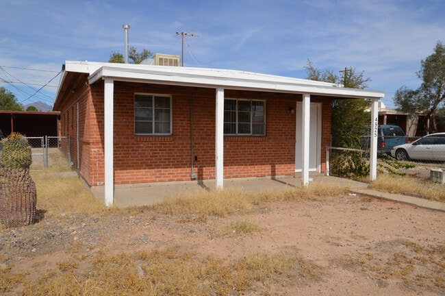 Building Photo - 4525 E Montecito St