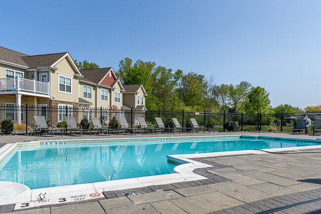 Heated Swimming Pool - Green Wood Park Townhouses and Apartments