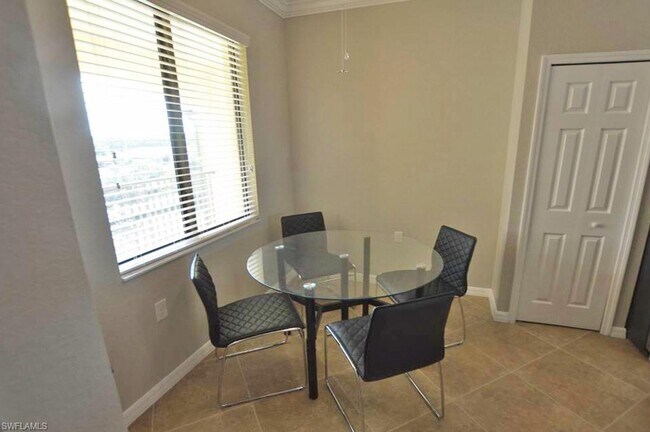 Photo - Golfer's Paradise - this Penthouse Floor 2/2 waterfront\golf course view has golf transfer member... Unidad 643