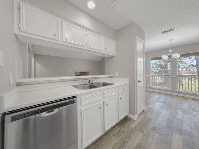 Building Photo - 13607 Ravensway Dr Unit A