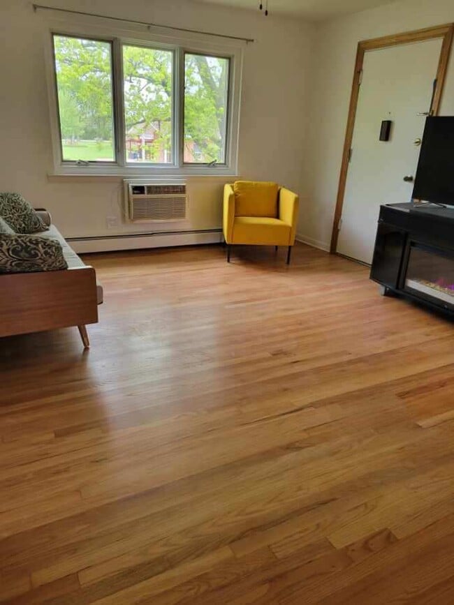 Photo - 1725 Howard Ave Unit 201