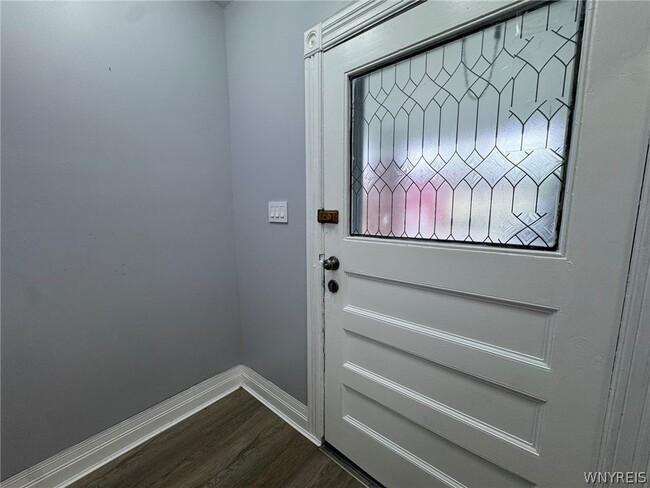 Photo - 405 W Ferry St