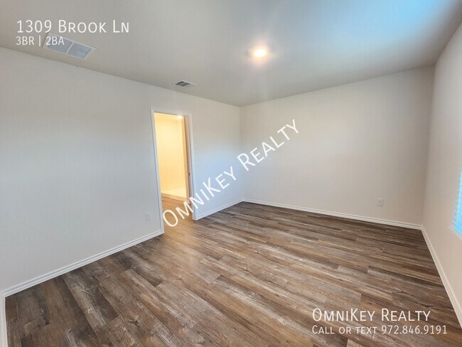 Photo - 1309 Brook Ln