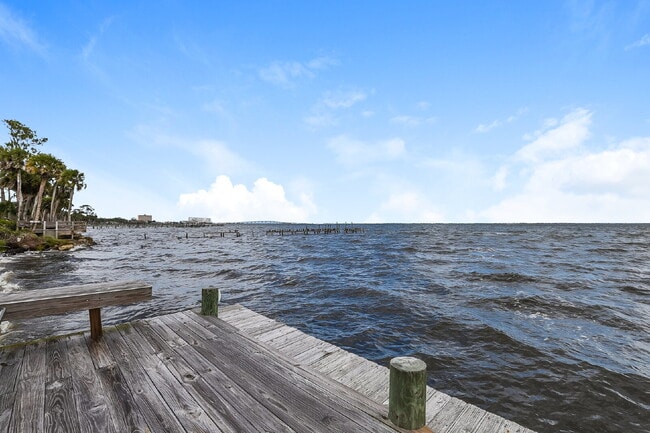 Building Photo - Charming 3 Bedroom, 1 Bathroom house on the Indian River!