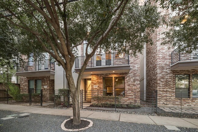 Photo - 1717 Silver St