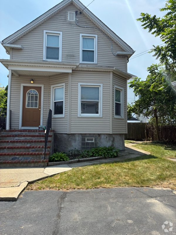 Building Photo - 320 Tinkham St Rental