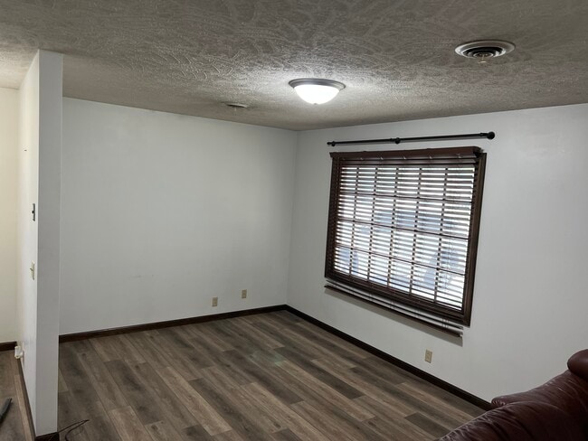 Building Photo - 846 Willow Dr Rental