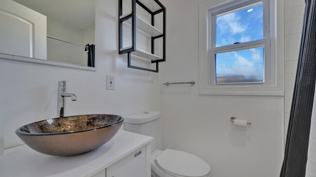 Photo - 5338 Jay St NE