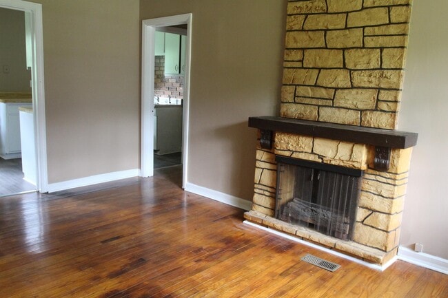 Photo - 103 S Shadowlawn Dr