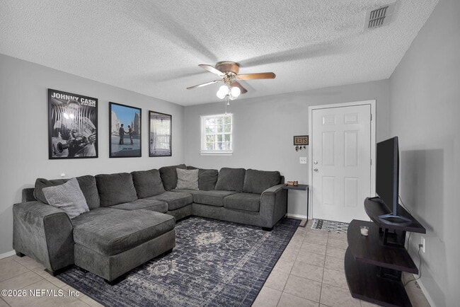 Photo - 648 W Oliver St