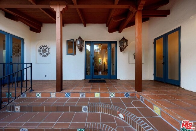 Photo - 20333 Reigate Rd