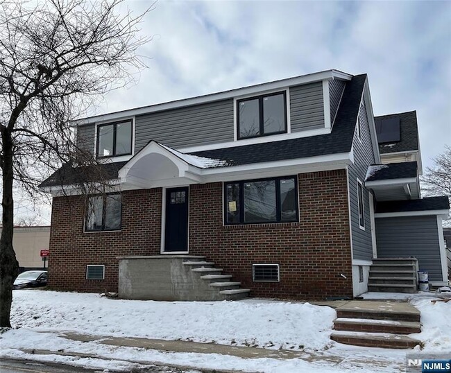 Building Photo - 17 Market St Unit 2