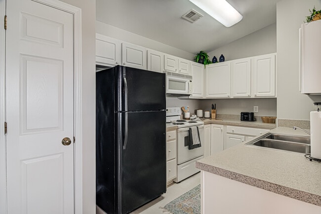 Building Photo - 6105 Hedgecock Cir Rental