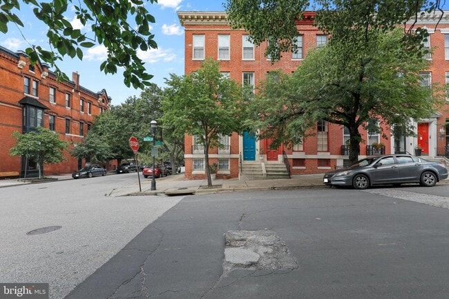 Building Photo - 1435 Bolton St Unit 2