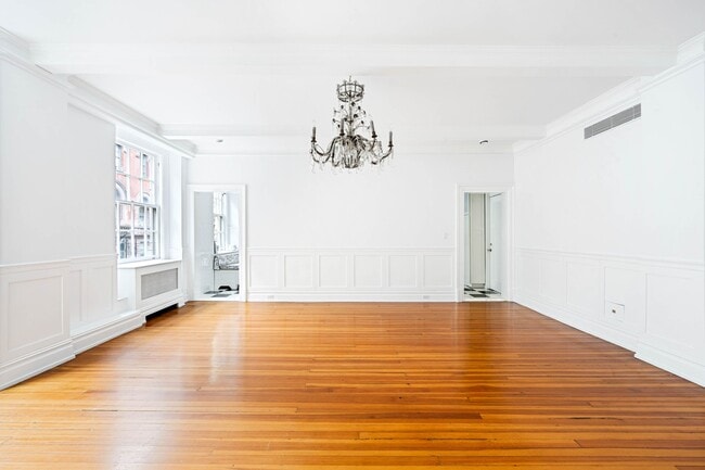 Photo - 130 E 67th St
