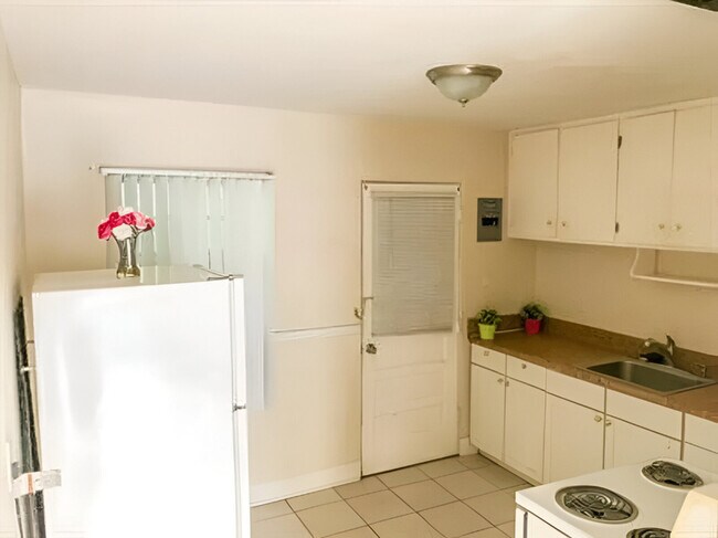 Photo - 212 E Drury Ave Unidad B