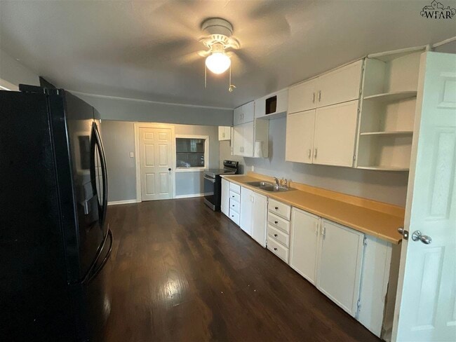 Photo - 2504 Jasper St