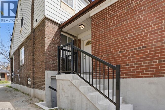 Photo - 1049 Glencairn Ave