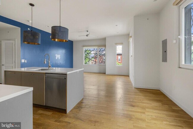 Photo - 2328-32 Memphis St Unit E5