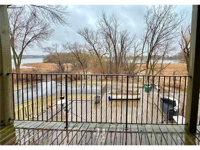 Photo - 1304 W Medicine Lake Dr Unit 226