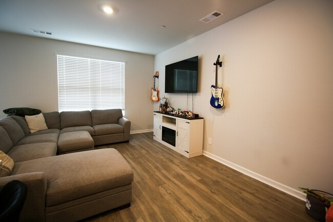 Photo - 220 Dale Mires Ln