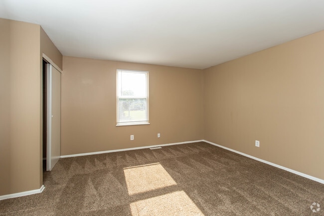 2BR, 1BA - 1,010 SF
