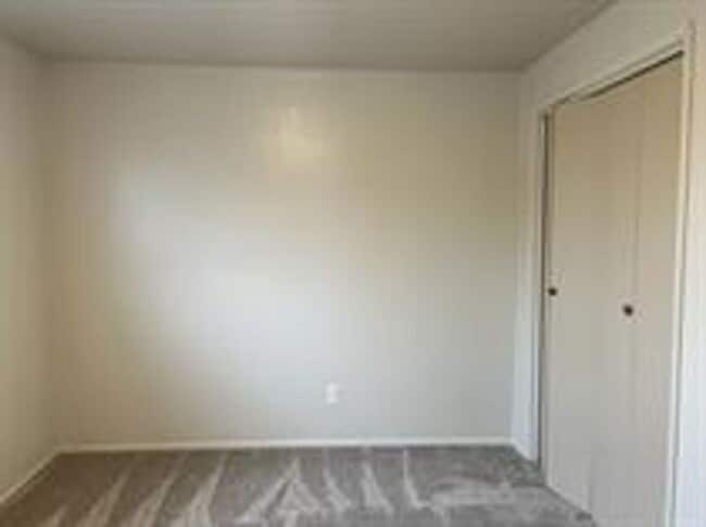 Photo - 703 Broadway St Unit 4
