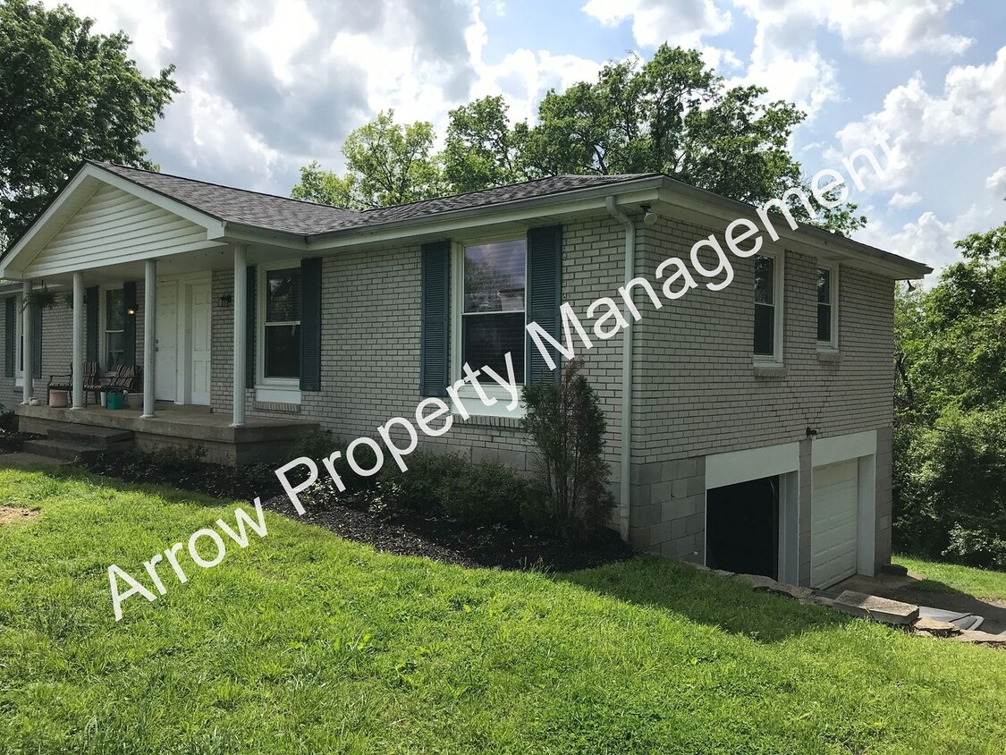 Great 2 Bedroom Home with Garage in the Op... - Great 2 Bedroom Home with Garage in the Op...