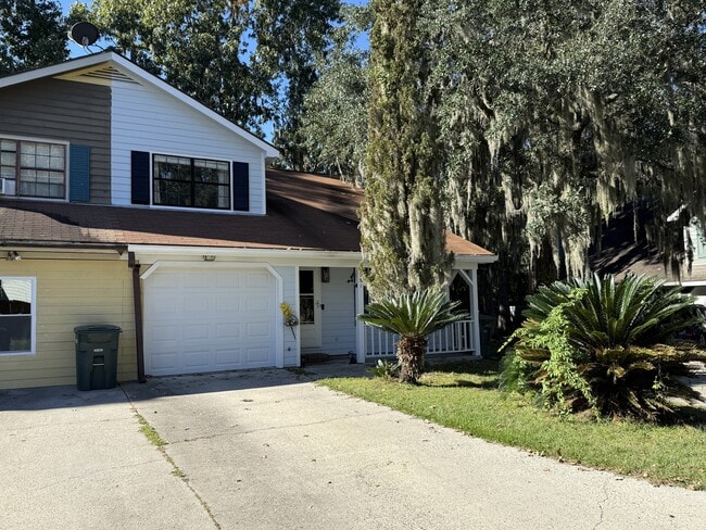 Photo - 151 Holland Park Cir