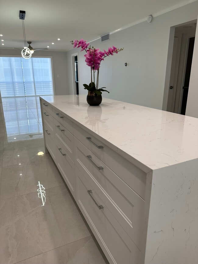 Photo - 308 Golfview Rd Unidad 306