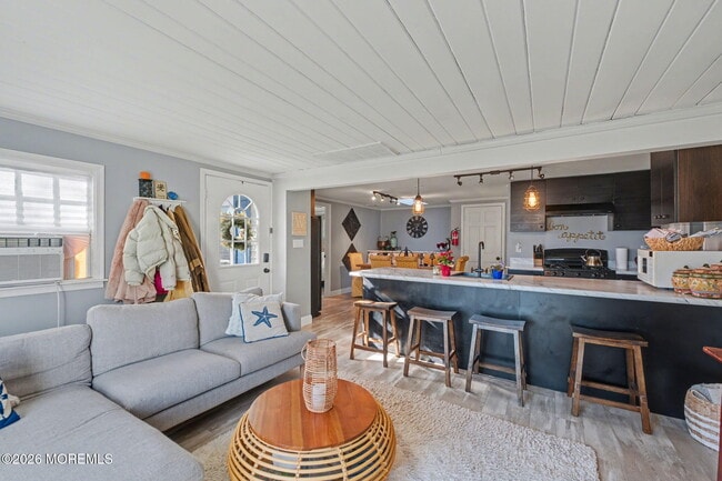 Photo - 1121 Bay Ave