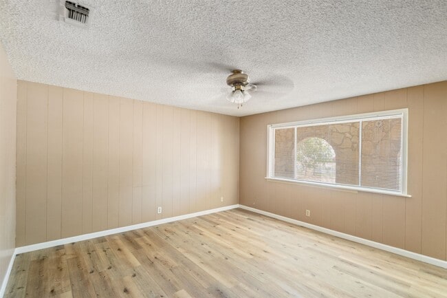 Photo - 1007 E 2nd St