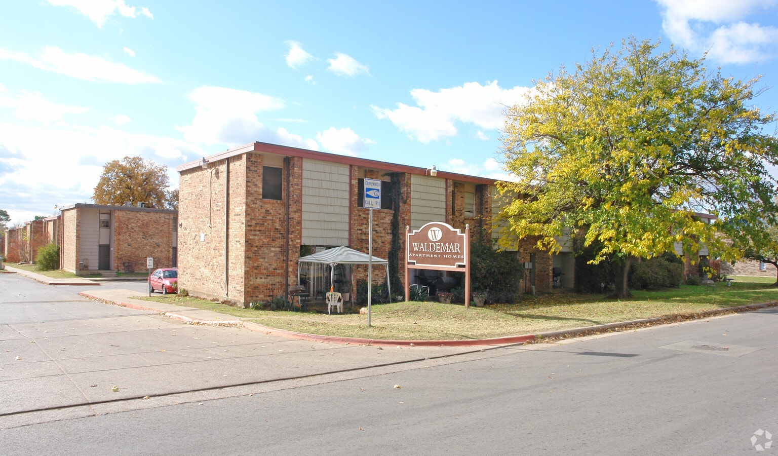 Woods of Haltom Townhomes - Woods of Haltom Townhomes
