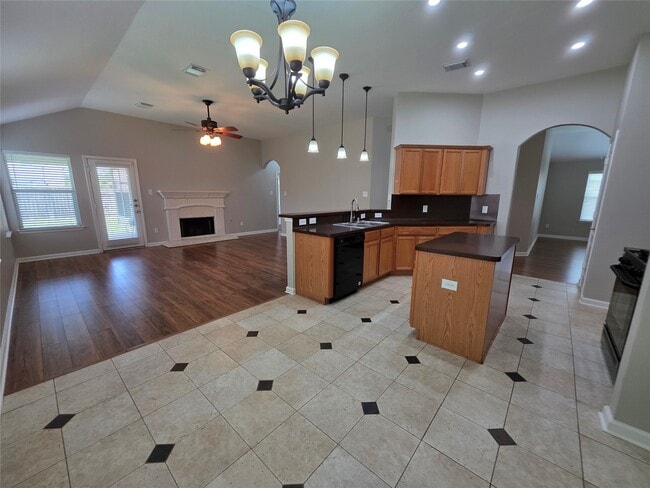 Photo - 2108 Goldfinch Ln