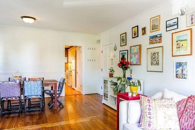 Photo - 1127 C St SE