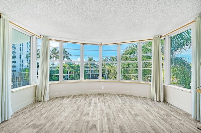 Photo - 3051 NE 48th St Unidad 301