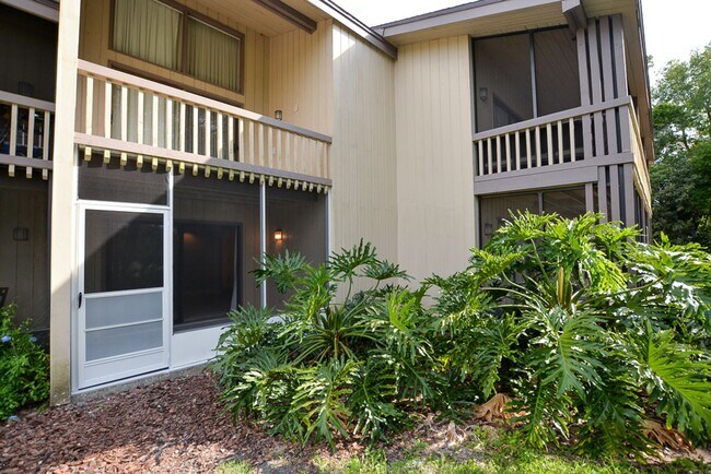 Photo - 622 Olde Camelot Cir