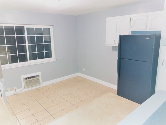 Photo - 1050 Grand Ave Unit C