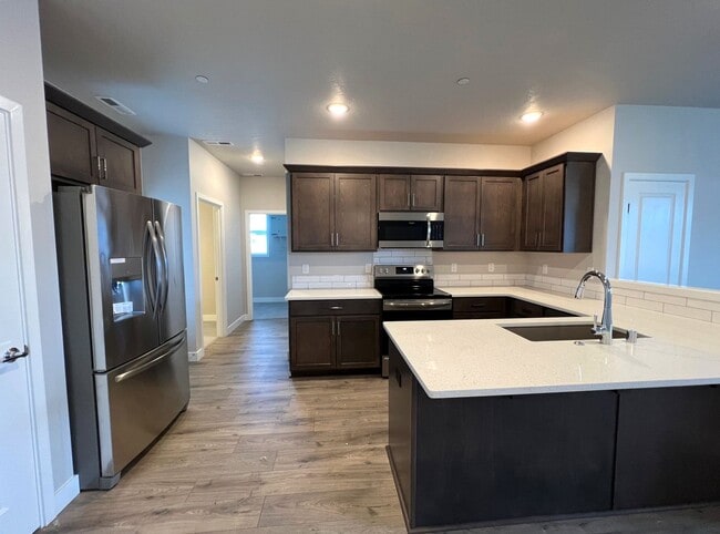 2535 Brodie Ln
