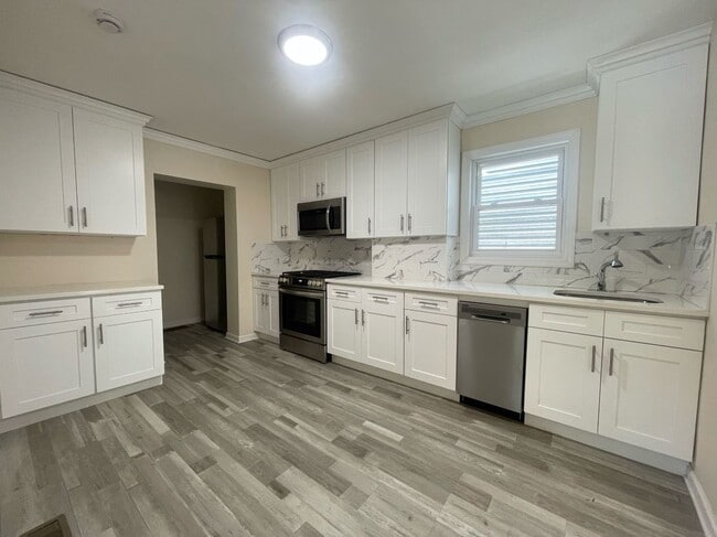 Building Photo - 47 N High St Rental