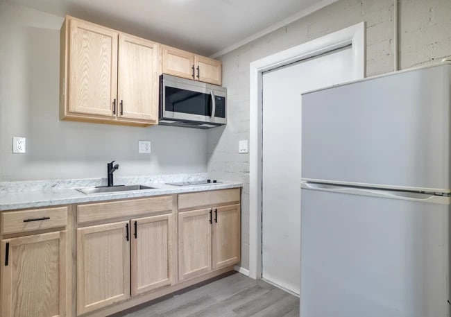 Photo - 1005 N Center Ave