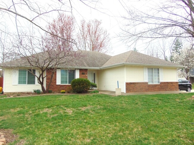 Photo - Charming 3 Bedroom Ranch In 7 Oaks!