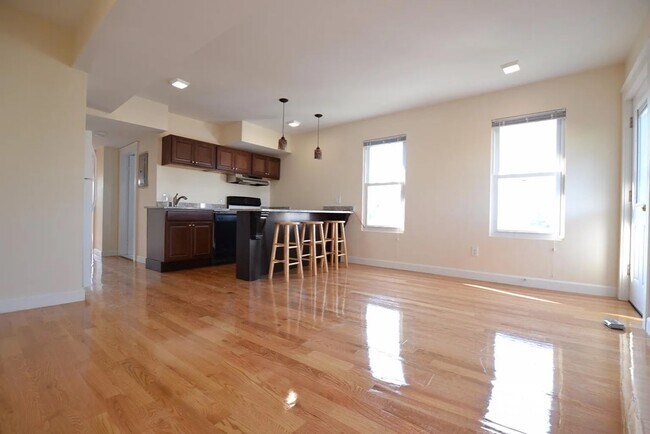 Building Photo - 23 Weitz St Unit 2