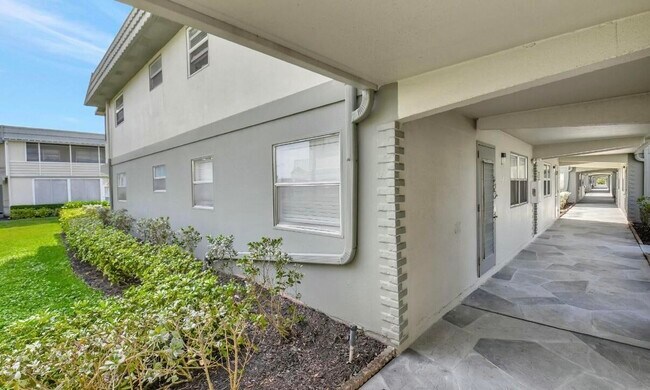 Photo - 581 Monaco Way Unit 581