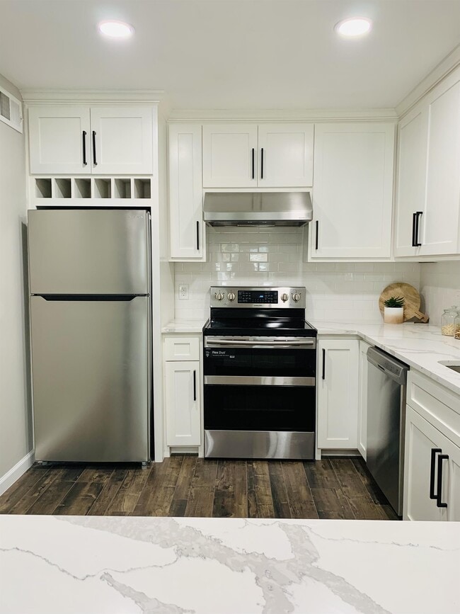 Photo - 6011 Danbury Ln