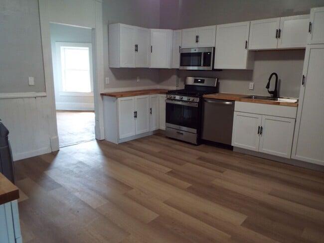 Photo - 710 W 3rd St Unit 3