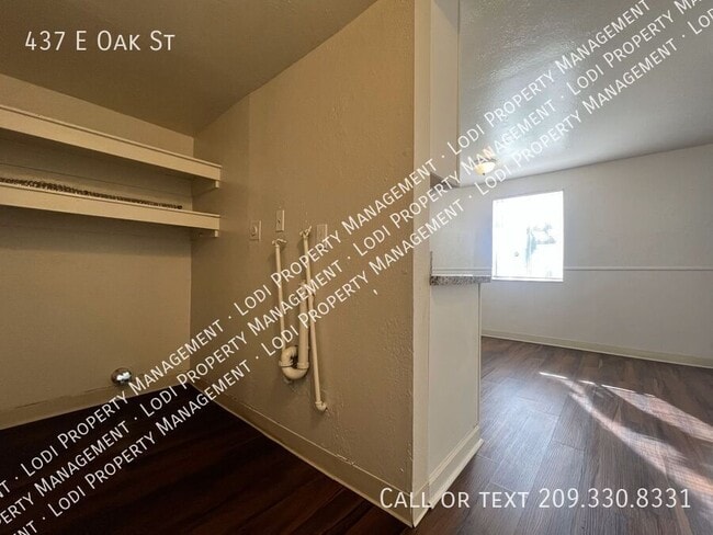 Photo - 437 E Oak St