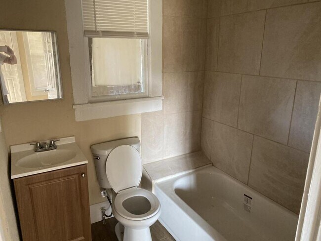 Photo - 1140 Newton Ave S